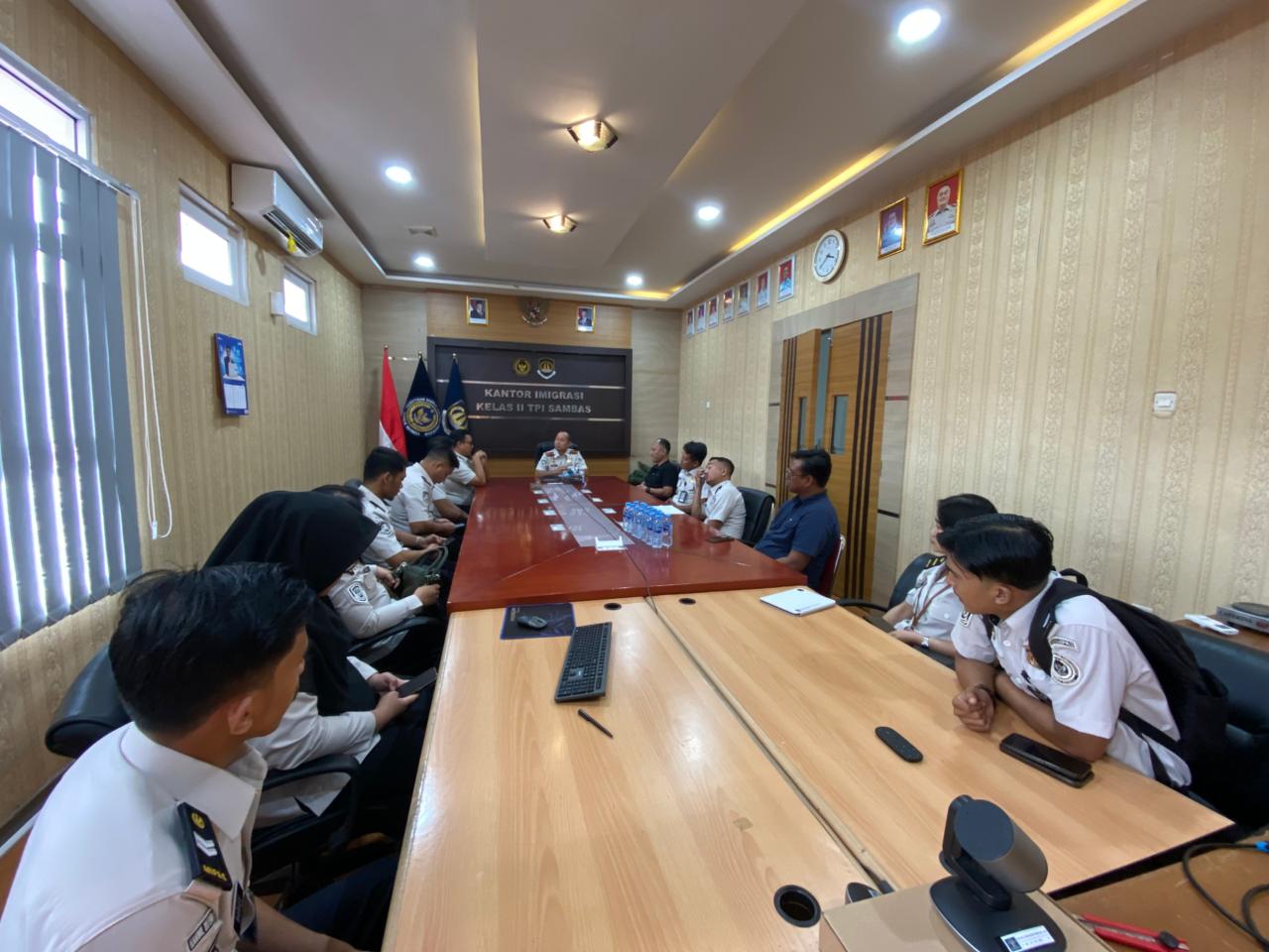 Operasi Intelijen Keimigrasian pada Wilayah Kerja Kantor Kelas II TPI Sambas